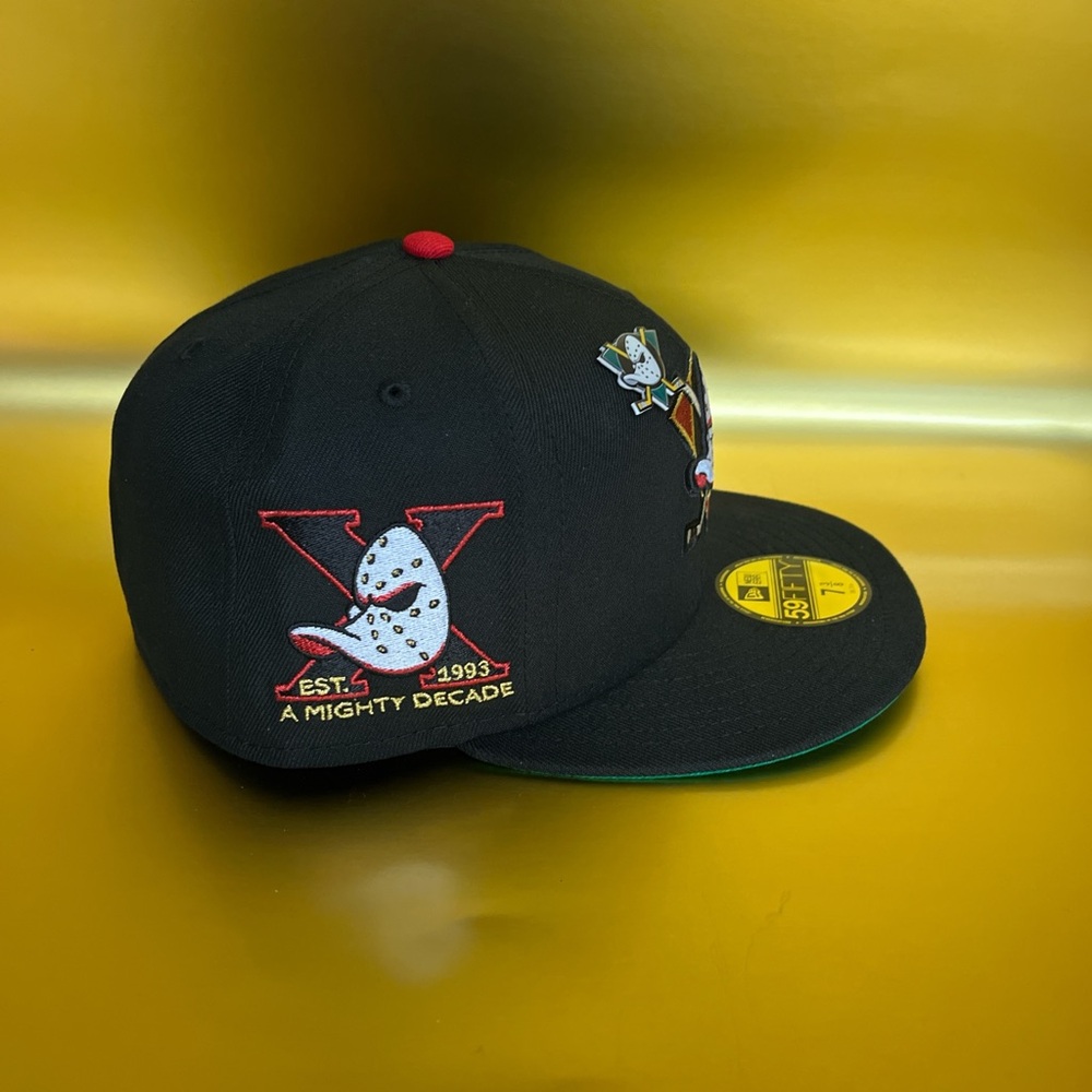 New Era 59fifty Black Anaheim Ducks Decade 7 3/8 Cap - Picture 4 of 6